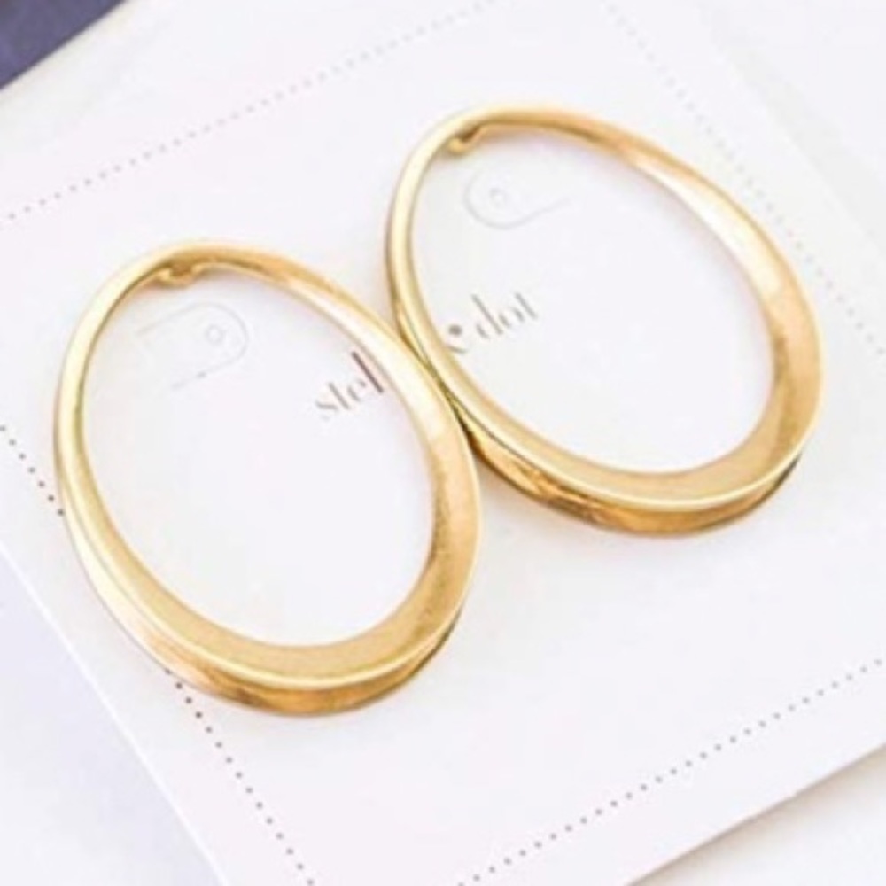 Stella & Dot | Modern Forward Facing Gold Georgia Hoops